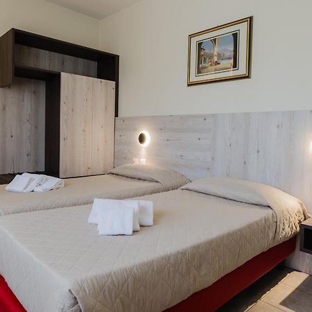 Hotel Colonna Albignasego Bagian luar foto