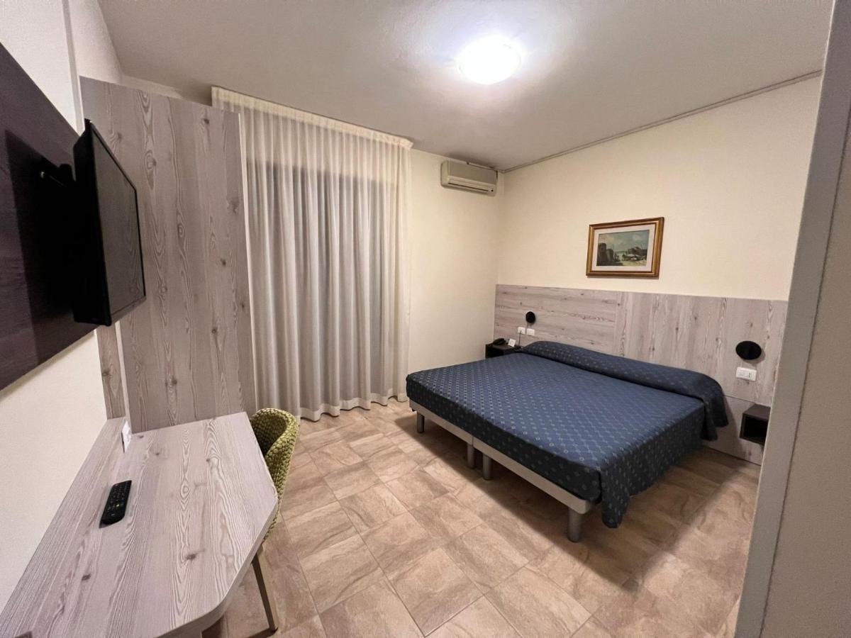 Hotel Colonna Albignasego Bagian luar foto
