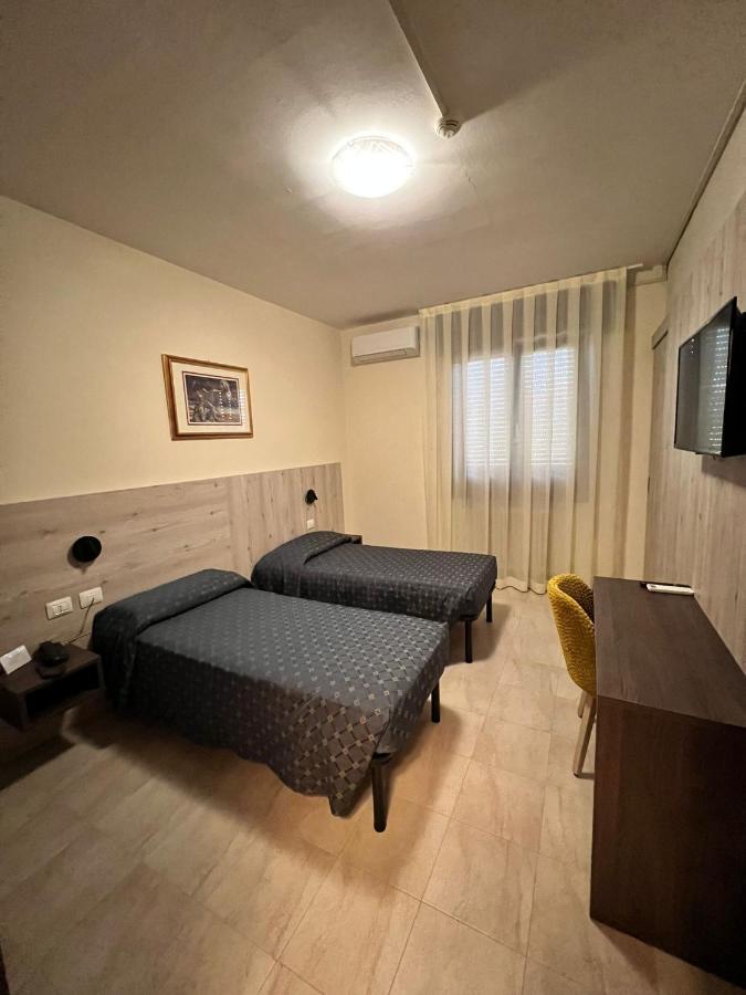 Hotel Colonna Albignasego Bagian luar foto